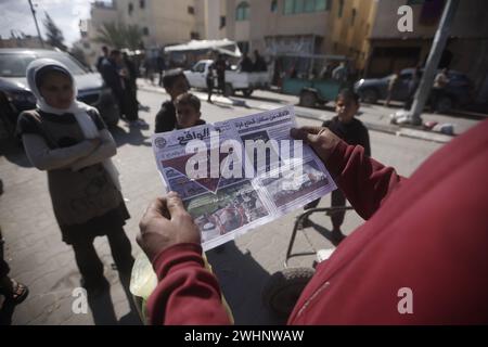 Am 10. Februar 2024 haben israelische Truppen Warnblätter über Rafah im südlichen Gazastreifen abgelegt. Foto: Bashar Taleb apaimages Rafah Gazastreifen palästinensisches Gebiet 100224 Rafah BT 1 0012 Copyright: XapaimagesxBasharxTalebxapaimagesx Stockfoto