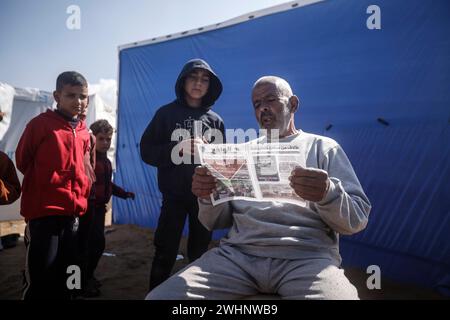 Am 10. Februar 2024 haben israelische Truppen Warnblätter über Rafah im südlichen Gazastreifen abgelegt. Foto: Bashar Taleb apaimages Rafah Gazastreifen palästinensisches Gebiet 100224 Rafah BT 1 007 Copyright: XapaimagesxBasharxTalebxapaimagesx Stockfoto