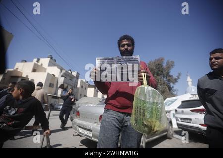 Am 10. Februar 2024 haben israelische Truppen Warnblätter über Rafah im südlichen Gazastreifen abgelegt. Foto: Bashar Taleb apaimages Rafah Gazastreifen palästinensisches Gebiet 100224 Rafah BT 1 0011 Copyright: XapaimagesxBasharxTalebxapaimagesx Stockfoto