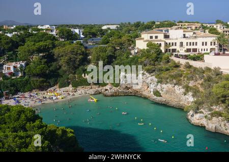 Enbarcaciones de recreo en Cala Ferrera Stockfoto