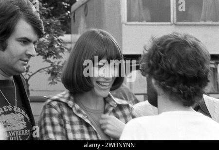 Kiki Dee mit DJ Kenny Everett, bevor er 9/1976 beim Queen Hyde Park Konzert vorspielte Stockfoto