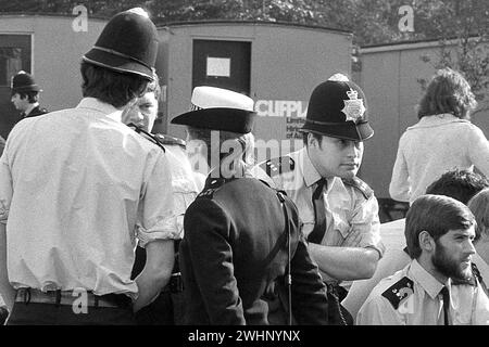 Hinter der Bühne beim Queen Hyde Park Konzert 18/9/1976 Stockfoto