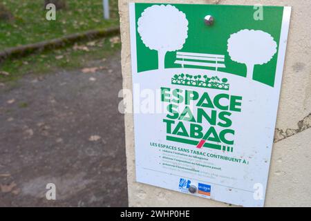 Bordeaux , Frankreich - 02 07 2024 : Espace sans tabac Logo Marke und Zeichen französischer Text bedeutet tabakfreies Flächenlabel in Public Place France Stockfoto