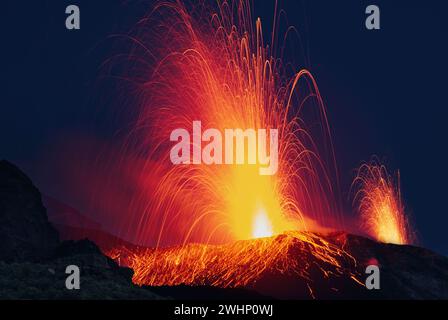 Vulkanausbruch auf der Insel Stromboli Stockfoto