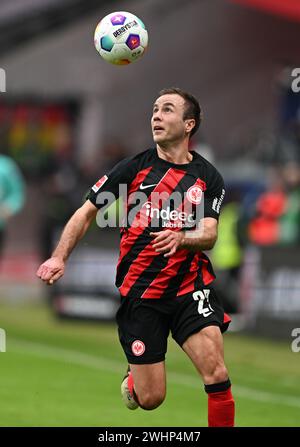 10. Februar 2024, Hessen, Frankfurt/Main: Fußball: Bundesliga, Eintracht Frankfurt - VfL Bochum, 21. Spieltag im Deutsche Bank Park. Frankfurter Mario Götze in Aktion. Foto: Arne Dedert/dpa - WICHTIGER HINWEIS: Gemäß den Vorschriften der DFL Deutschen Fußball-Liga und des DFB Deutschen Fußball-Bundes ist es verboten, im Stadion und/oder im Spiel aufgenommene Fotografien in Form von sequenziellen Bildern und/oder videoähnlichen Fotoserien zu verwenden oder zu verwenden. Stockfoto