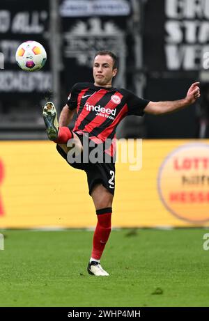 10. Februar 2024, Hessen, Frankfurt/Main: Fußball: Bundesliga, Eintracht Frankfurt - VfL Bochum, 21. Spieltag im Deutsche Bank Park. Frankfurter Mario Götze in Aktion. Foto: Arne Dedert/dpa - WICHTIGER HINWEIS: Gemäß den Vorschriften der DFL Deutschen Fußball-Liga und des DFB Deutschen Fußball-Bundes ist es verboten, im Stadion und/oder im Spiel aufgenommene Fotografien in Form von sequenziellen Bildern und/oder videoähnlichen Fotoserien zu verwenden oder zu verwenden. Stockfoto