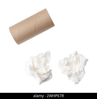 Draufsicht Set aus verschraubtem oder zerknittertem Taschentuch oder Serviette mit Kern in seltsamer Form nach der Verwendung in Toilette oder Toilette ist auf weißem Hintergrund isoliert Stockfoto