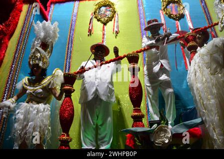 Rio De Janeiro, Brasilien. 11. Februar 2024, Rio de Janeiro, Rio de Janeiro, Brasilien: RIO DE JANEIRO (RJ), 10/2/2024 -CARNAVAL-DESFILE-SAPUCAI-RJ- Konzentration und Beginn der Parade der Samba-Schule Unidos de Bangu, gültig für die Gold-Serie, in Marques de Sapucai im Zentrum von Rio de Janeiro. Diesen Samstag, 10 (Foto: Fausto Maia/Thenews2/Zumapress) (Credit Image: © Fausto Maia/TheNEWS2 via ZUMA Press Wire) NUR REDAKTIONELLE VERWENDUNG! Nicht für kommerzielle ZWECKE! Quelle: ZUMA Press, Inc./Alamy Live News Stockfoto