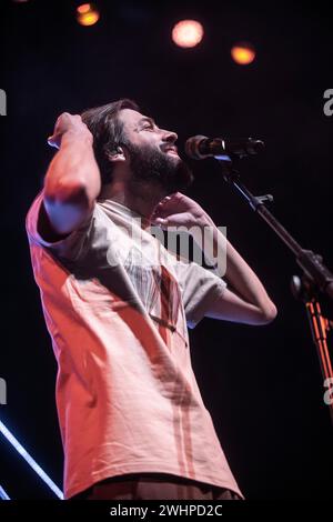 Salvador Sobral tritt am 8. Februar 2024 im Gran Teatre del Liceu in Barcelona auf. Fotograf: Ale Espaliat Stockfoto