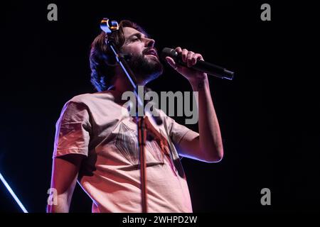 Salvador Sobral tritt am 8. Februar 2024 im Gran Teatre del Liceu in Barcelona auf. Fotograf: Ale Espaliat Stockfoto