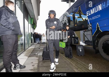 Den Haag, Niederlande. Februar 2024. DEN HAAG, 11.02.2024, Bingoal Stadion, niederländischer Keuken Kampioen Divisie Football, Saison 2023/2024, FC den Bosch Spieler, die vor dem Spiel im Stadion ankommen ADO den Haag und FC den Bosch Credit: Pro Shots/Alamy Live News Stockfoto