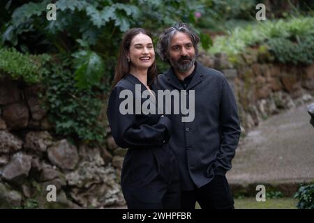 Rom, Italien. Februar 2024. Lily James und der Regisseur Saverio Costanzo posieren am 5. Februar 2024 für einen Fotoanruf für „Finalmente l'Alba“ im Hotel de Russie in Rom. (Foto: Luca Carlino/NurPhoto)0 Credit: NurPhoto SRL/Alamy Live News Stockfoto