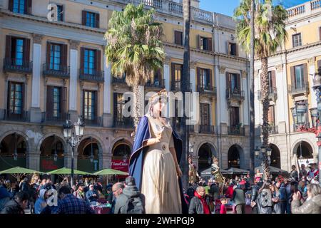 Prozessionsriesen zeigen auf der Plaza Reial in Barcelona Stockfoto