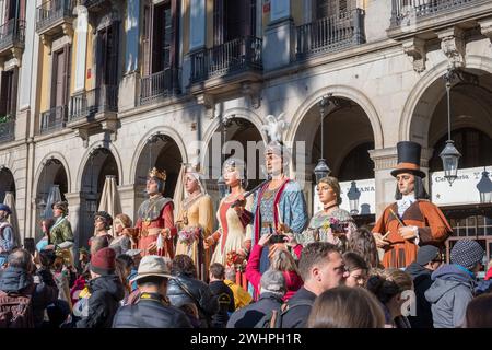 Prozessionsriesen zeigen auf der Plaza Reial in Barcelona Stockfoto