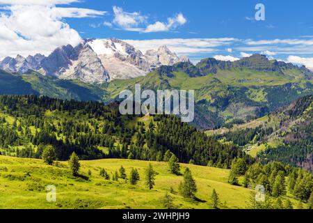 Blick auf den Berg Marmolada, den höchsten Gipfel der Dolomiten, Italien Stockfoto