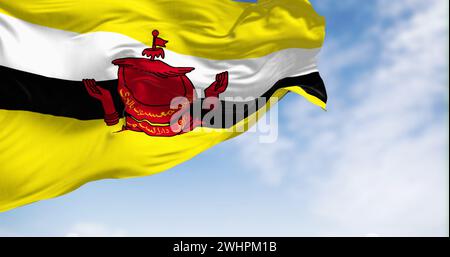Die Nationalflagge von Brunei winkt an einem klaren Tag im Wind Stockfoto