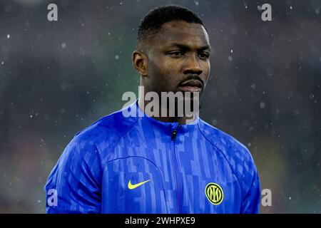 Inters französischer Stürmer Marcus Thuram sieht beim Fußballspiel der Serie A zwischen AS Roma und Inter am 10. Februar 2024 im Olimpico-Stadion in Rom, Italien. Stockfoto