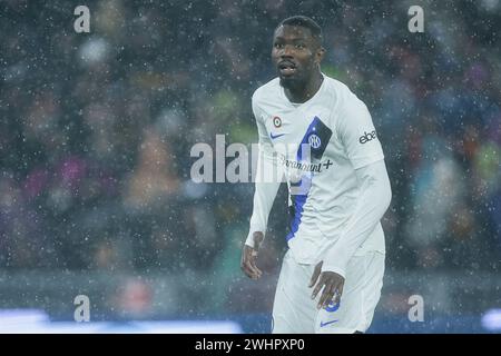 Inters französischer Stürmer Marcus Thuram sieht beim Fußballspiel der Serie A zwischen AS Roma und Inter am 10. Februar 2024 im Olimpico-Stadion in Rom, Italien. Stockfoto