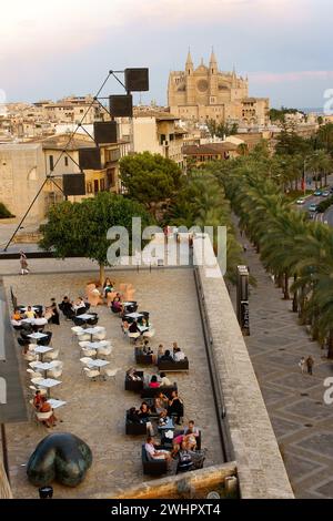 Terraza de es Baluard y catedral Stockfoto