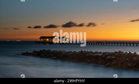 Dawn, City Pier Grill and Bait, Anna Marie Island, Golf von Mexiko, Florida Stockfoto