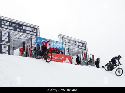 Chatel, Frankreich. Februar 2024. Foto von Alex Whitehead/SWpix.com - 11/02/2024 - Radfahren - UCI Snow Bike World Championships 2024 - Chatel, Haute-Savoie, Frankreich - Männer Elite Dual Slalom - Credit: SWpix/Alamy Live News Stockfoto