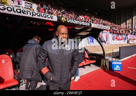 Brüssel, Belgien Februar 2024. Rwdms Cheftrainer Claudio Cacapa wurde am Sonntag, den 11. Februar 2024, in Brüssel am 25. Tag der Saison 2023-2024 der ersten Liga der „Jupiler Pro League“ der belgischen Meisterschaft zu Beginn eines Fußballspiels zwischen RWD Molenbeek und Royal Antwerp FC gezeigt. BELGA FOTO LAURIE DIEFFEMBACQ Credit: Belga News Agency/Alamy Live News Stockfoto