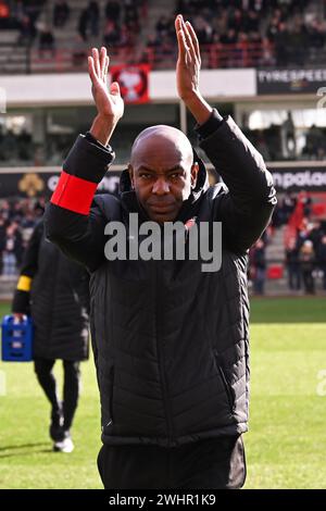 Brüssel, Belgien Februar 2024. Rwdms Cheftrainer Claudio Cacapa wurde am Sonntag, den 11. Februar 2024, in Brüssel am 25. Tag der Saison 2023-2024 der ersten Liga der „Jupiler Pro League“ der belgischen Meisterschaft zu Beginn eines Fußballspiels zwischen RWD Molenbeek und Royal Antwerp FC gezeigt. BELGA FOTO LAURIE DIEFFEMBACQ Credit: Belga News Agency/Alamy Live News Stockfoto