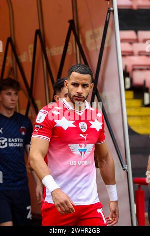 Oakwell Stadium, Barnsley, England - 10. Februar 2024 Barry Cotter (17) von Barnsley - vor dem Spiel Barnsley gegen Leyton Orient, Sky Bet League One, 2023/24, Oakwell Stadium, Barnsley, England - 10. Februar 2024 Credit: Mathew Marsden/WhiteRosePhotos/Alamy Live News Stockfoto