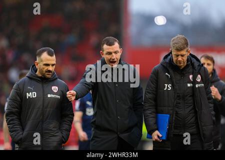 Oakwell Stadium, Barnsley, England - 10. Februar 2024 Neill Collins Manager von Barnsley - während des Spiels Barnsley gegen Leyton Orient, Sky Bet League One, 2023/24, Oakwell Stadium, Barnsley, England - 10. Februar 2024 Credit: Mathew Marsden/WhiteRosePhotos/Alamy Live News Stockfoto