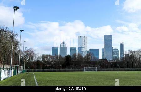 Ein allgemeiner Blick auf Canary Wharf mit Blick auf St. Paul's Sports Ground, London, vor dem LSE Regional Premier Match. Bilddatum: Sonntag, 11. Februar 2024. Stockfoto