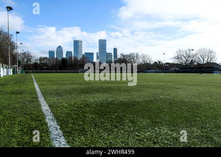 Ein allgemeiner Blick auf Canary Wharf mit Blick auf St. Paul's Sports Ground, London, vor dem LSE Regional Premier Match. Bilddatum: Sonntag, 11. Februar 2024. Stockfoto