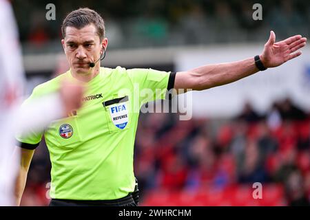 Brüssel, Belgien Februar 2024. Schiedsrichter Jonathan Lardot, dargestellt während eines Fußballspiels zwischen RWD Molenbeek und Royal Antwerp FC am Sonntag, den 11. Februar 2024 in Brüssel, am 25. Tag der Saison 2023-2024 der ersten Liga der „Jupiler Pro League“ der belgischen Meisterschaft. BELGA FOTO LAURIE DIEFFEMBACQ Credit: Belga News Agency/Alamy Live News Stockfoto