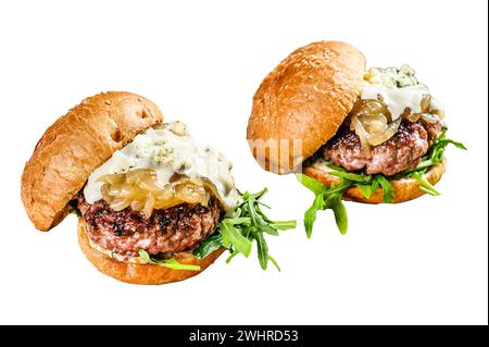 Leckere Burger mit Blauschimmelkäse, marmoriertem Rindfleisch, Zwiebelmarmelade und Rucola. Isoliert auf weißem Hintergrund. Draufsicht Stockfoto