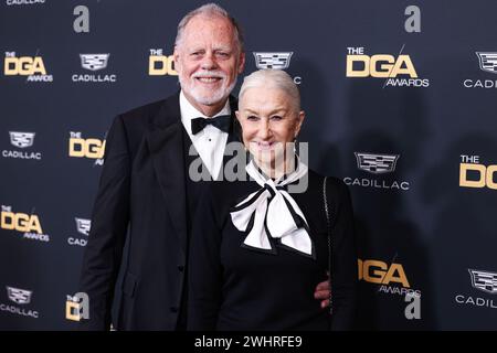 Beverly Hills, Usa. Februar 2024. BEVERLY HILLS, LOS ANGELES, KALIFORNIEN, USA - 10. FEBRUAR: Taylor Hackford und Ehefrau Helen Mirren kommen beim 76. Annual Directors Guild of America (DGA) Award an, der am 10. Februar 2024 im Beverly Hilton Hotel in Beverly Hills, Los Angeles, Kalifornien, USA, stattfand. (Foto: Xavier Collin/Image Press Agency) Credit: Image Press Agency/Alamy Live News Stockfoto