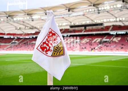 Stuttgart, Deutschland. Februar 2024. Fußball, Bundesliga, VfB Stuttgart - FSV Mainz 05, Spieltag 21, MHPArena. Das VfB Stuttgart-Logo an der Eckfahne. Hinweis: Harry langer/dpa – WICHTIGER HINWEIS: gemäß den Vorschriften der DFL Deutscher Fußball-Liga und des DFB Deutscher Fußball-Bundes ist es verboten, im Stadion und/oder des Spiels aufgenommene Fotografien in Form von sequenziellen Bildern und/oder videoähnlichen Fotoserien zu verwenden oder zu nutzen./dpa/Alamy Live News Stockfoto