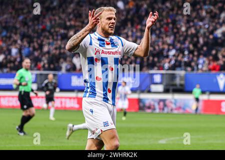 HEERENVEEN, NIEDERLANDE - 11. FEBRUAR: Luuk Brouwer vom SC Heerenveen enttäuscht während des niederländischen Eredivisie-Spiels zwischen SC Heerenveen und AFC Ajax im Abe Lenstra Stadion am 11. Februar 2024 in Heerenveen, Niederlande. (Foto: Pieter van der Woude/Orange Pictures) Stockfoto