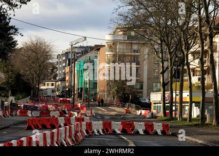 © PHOTOPQR/LE DAUPHINE/Grégory YETCHMENIZA ; Saint-Julien-en-Genevois ; 11/02/2024 ; Saint-Julien-en-Genevois, le 11 février. Kommentar les maires luttent contre ces faux résidents secondaires, des suisses qui vivent en France sans y être déclarés et qui engendrent un gros manque à gagner pour les communes. Foto: Grégory Yetchmeniza/Le Dauphiné Libéré France, 11. februar 2024 Bericht: Wie Bürgermeister gegen diese falschen Zweitbewohner kämpfen, Schweizer, die in Frankreich leben, ohne dort deklariert zu werden und den Gemeinden einen großen Einkommensverlust verursachen. Auf unserem Foto: - Gaillard, o Stockfoto