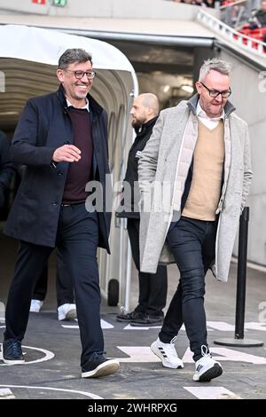 Stuttgart, Deutschland. Februar 2024. Fußball, Bundesliga, VfB Stuttgart - FSV Mainz 05, Spieltag 21, MHPArena. Stuttgarter Präsident Claus Vogt (l) und Stuttgarter CEO Alexander Wehrle kommen vor dem Spiel auf das Spielfeld. Hinweis: Harry langer/dpa – WICHTIGER HINWEIS: gemäß den Vorschriften der DFL Deutscher Fußball-Liga und des DFB Deutscher Fußball-Bundes ist es verboten, im Stadion und/oder des Spiels aufgenommene Fotografien in Form von sequenziellen Bildern und/oder videoähnlichen Fotoserien zu verwenden oder zu nutzen./dpa/Alamy Live News Stockfoto