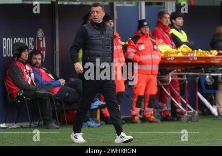 Bologna, Italien. Februar 2024. Foto Michele Nucci/LaPresse 11. Februar 2024, Bologna, Italia Sport, calcio. Bologna f.c. vs. u.s. Lecce - Campionato di calcio Serie A TIM 2023/2024 - stadio Renato Dall'Ara Nella Foto: Roberto D'Aversa (US Lecce) Foto: Michele Nucci/LaPresse 11. Februar 2024, Bologna, Italien. Sport, Fußball. Bologna f.c. vs. u.s. Lecce - italienische Fußballmeisterschaft League A TIM 2023/2024 - Renato Dall'Ara Stadion im Bild: Roberto D'Aversa (US Lecce) Credit: LaPresse/Alamy Live News Stockfoto