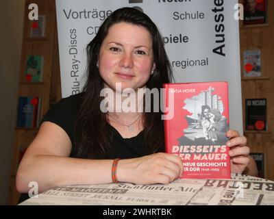 Autorin liest mit Katja Hoyer vom Bestseller This Side of the Wall am 12/2023 in Magdeburg Stockfoto