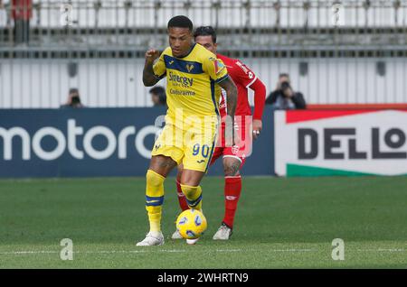 Monza Brianza, Italien. Februar 2024. Foto Alberto Mariani/LaPresse 11. Februar 2024 - Monza Brianza, Italia - Sport, calcio - Monza vs Hellas Verona - Campionato italiano di calcio Serie A Tim 2023/2024 - Stadio U-Pouwer. Nella Foto: MICHAEL fOLORUNSHO 11. Februar 2024 Monza Brianza Italien - Sport, Fußball - Monza vs Hella Verona - italienische Serie A timFußballmeisterschaft 2023/2024 - Stadio U-PouwerStadium. Im Bild: LaPresse/Alamy Live News Stockfoto