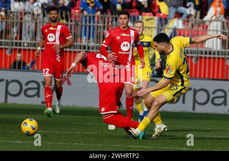 Monza Brianza, Italien. Februar 2024. Foto Alberto Mariani/LaPresse 11. Februar 2024 - Monza Brianza, Italia - Sport, calcio - Monza vs Hellas Verona - Campionato italiano di calcio Serie A Tim 2023/2024 - Stadio U-Pouwer. Nella Foto: Andrea Carboni 11. Februar 2024 Monza Brianza Italien - Sport, Fußball - Monza vs Hella Verona - italienische Serie A timFußballmeisterschaft 2023/2024 - Stadio U-PouwerStadium. Im Bild: LaPresse/Alamy Live News Stockfoto