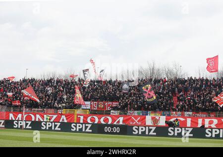 Monza Brianza, Italien. Februar 2024. Foto Alberto Mariani/LaPresse 11. Februar 2024 - Monza Brianza, Italia - Sport, calcio - Monza vs Hellas Verona - Campionato italiano di calcio Serie A Tim 2023/2024 - Stadio U-Pouwer. Nella Foto: Curva Monza 11. Februar 2024 Monza Brianza Italien - Sport, Fußball - Monza vs Hella Verona - italienische Serie A timFootball Championship 2023/2024 - Stadio U-PouwerStadium. Im Bild: LaPresse/Alamy Live News Stockfoto