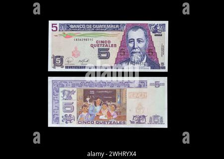 Guatemaltekische Banknote: Fünf Quetzale. General Justo Rufino Barrios, Präsident von Guatemala 1873-85. Schulkinder im Klassenzimmer auf der Rückseite. Stockfoto