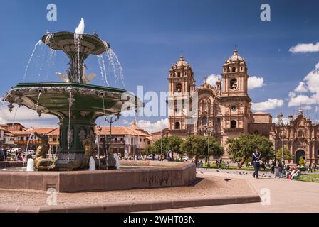 Cusco, Peru, 6. Mai 2009: Ein sonniger Nachmittag auf der Plaza Mayor, Cusco Stockfoto