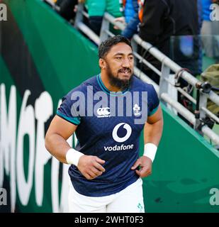 11. Februar 2024; Aviva Stadium, Dublin, Irland: Six Nations International Rugby, Irland gegen Italien; Bundee Aki von Irland tritt ins Spielfeld ein Stockfoto