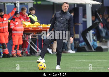 Bologna, Italien. Februar 2024. Foto Michele Nucci/LaPresse 11. Februar 2024, Bologna, Italia Sport, calcio. Bologna f.c. vs. u.s. Lecce - Campionato di calcio Serie A TIM 2023/2024 - stadio Renato Dall'Ara Nella Foto: Roberto D'Aversa (US Lecce) Foto: Michele Nucci/LaPresse 11. Februar 2024, Bologna, Italien. Sport, Fußball. Bologna f.c. vs. u.s. Lecce - italienische Fußballmeisterschaft League A TIM 2023/2024 - Renato Dall'Ara Stadion im Bild: Roberto D'Aversa (US Lecce) Credit: LaPresse/Alamy Live News Stockfoto