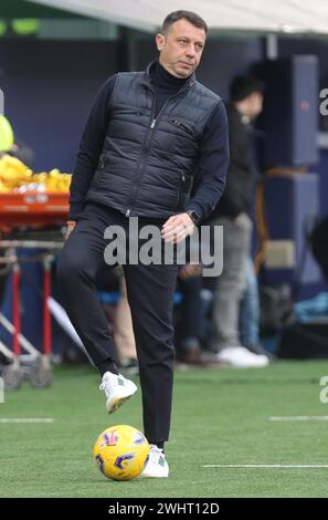 Bologna, Italien. Februar 2024. Foto Michele Nucci/LaPresse 11. Februar 2024, Bologna, Italia Sport, calcio. Bologna f.c. vs. u.s. Lecce - Campionato di calcio Serie A TIM 2023/2024 - stadio Renato Dall'Ara Nella Foto: Roberto D'Aversa (US Lecce) Foto: Michele Nucci/LaPresse 11. Februar 2024, Bologna, Italien. Sport, Fußball. Bologna f.c. vs. u.s. Lecce - italienische Fußballmeisterschaft League A TIM 2023/2024 - Renato Dall'Ara Stadion im Bild: Roberto D'Aversa (US Lecce) Credit: LaPresse/Alamy Live News Stockfoto
