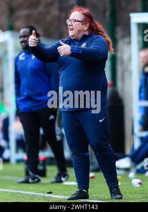 Lucy Clark, Managerin von Sutton United, während des LSE Regional Premier Matches auf dem St Paul's Sports Ground, London. Bilddatum: Sonntag, 11. Februar 2024. Stockfoto