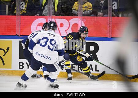 Karlstad, Schweden. Februar 2024. Schwedens Linus Johansson während des Eishockeyspiels am Sonntag bei den Beijer Hockey Games (Euro Hockey Tour) zwischen Schweden und Finnland in der Löfbergs Arena. Karlstad 11. Februar 2024.Foto: Pontus Lundahl/TT/Code 10050 Credit: TT News Agency/Alamy Live News Stockfoto